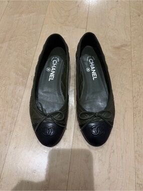 CHANEL Olive Green and Black Cap-Toe Quilted Ballet Flats